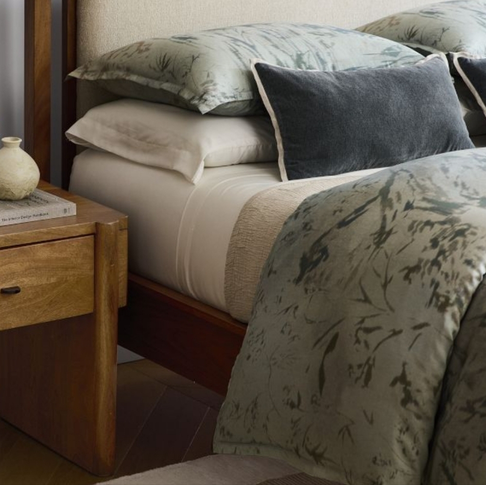 West Elm Signature Tencel Linen Sheet Set,Queen,White,Retail Price $269.00 USD - Picture 4 of 16